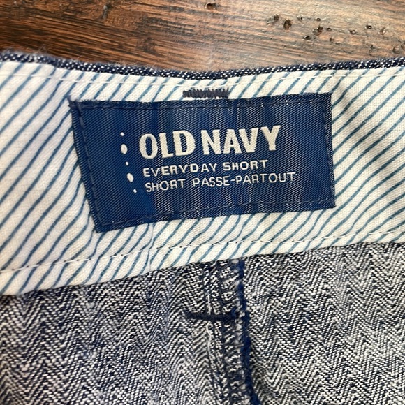 Old Navy size 6 denim blue shorts. - Picture 3 of 3